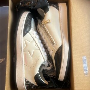 New in Box Vintage Havana Classy VHK White & Black Sneakers Glitter Accent Sz 8